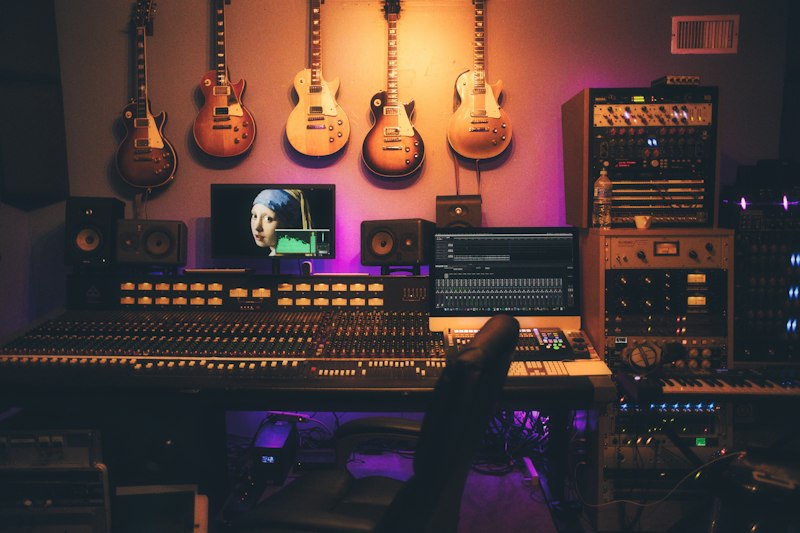 Audio mixer for live broadcast